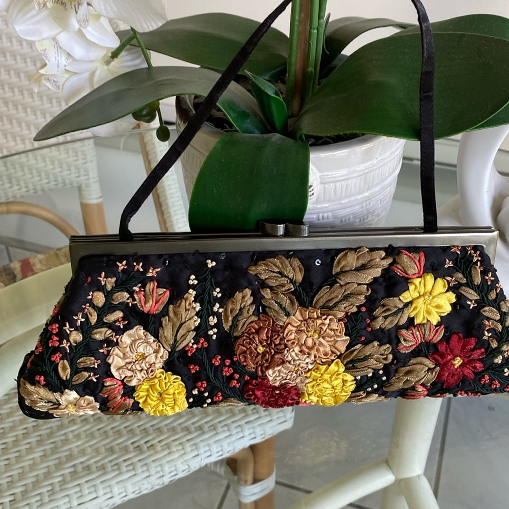SANTI Embroidered Purse with some Beads and Sequin NWOT